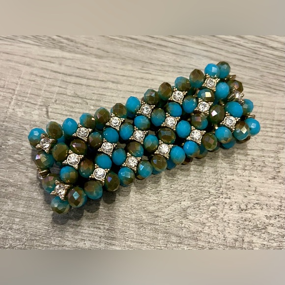 Vintage set features blue and gold with ab and iridescent quiet bling-stunning!! - Picture 6 of 9